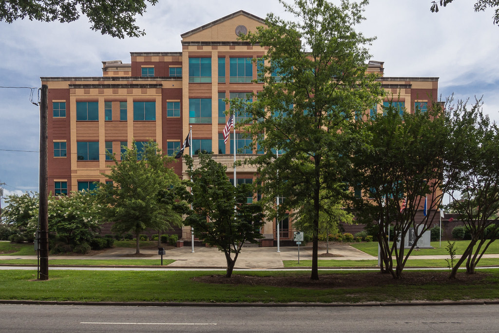 Oconee County Courthouse Oconee County Courthouse in Walha… Flickr