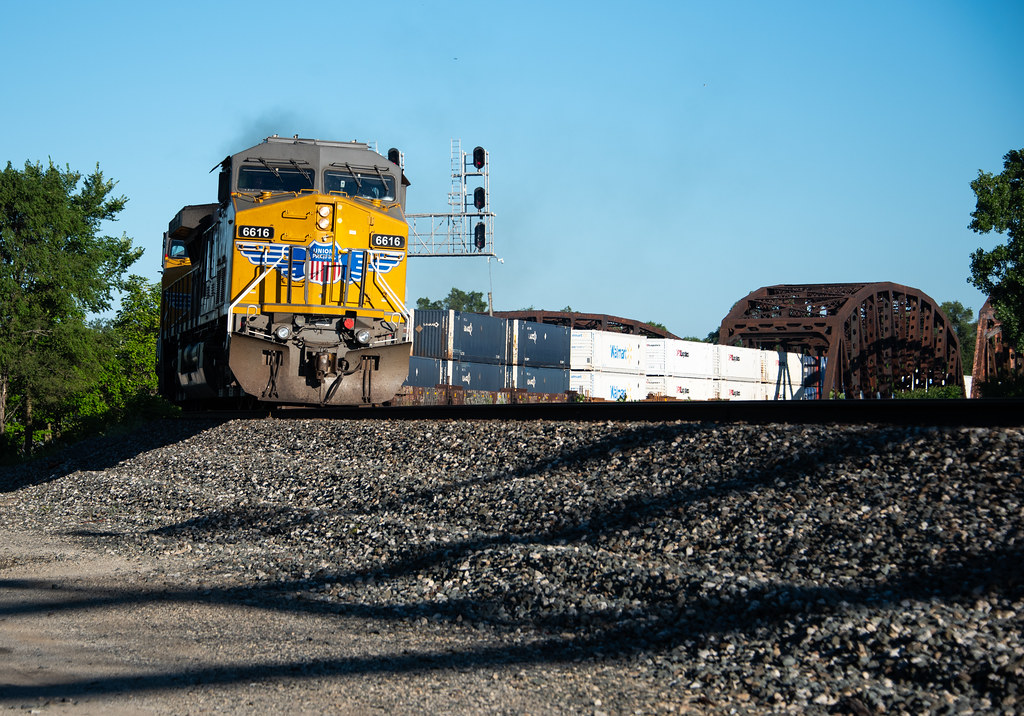 Swap at 71st Street CSX train I191 (North Baltimore, OH to… Flickr