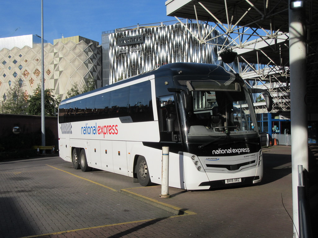 LEEDS COACH STATION SELWYN'S, RUNCORN 334 (BV19XRZ), a Sca… Flickr