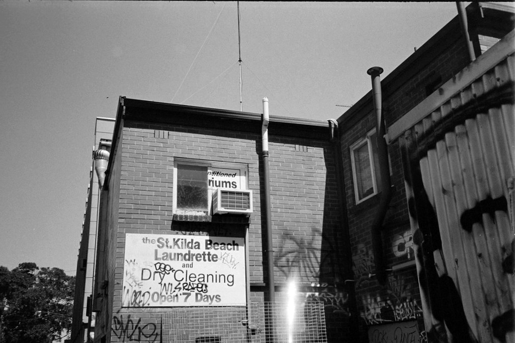 st kilda launderette Ricoh Shotmaster AF Ilford HP5+ rodin… nico.x
