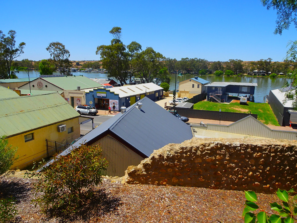 Mannum and the river Murray. The part stone wall is what r… Flickr