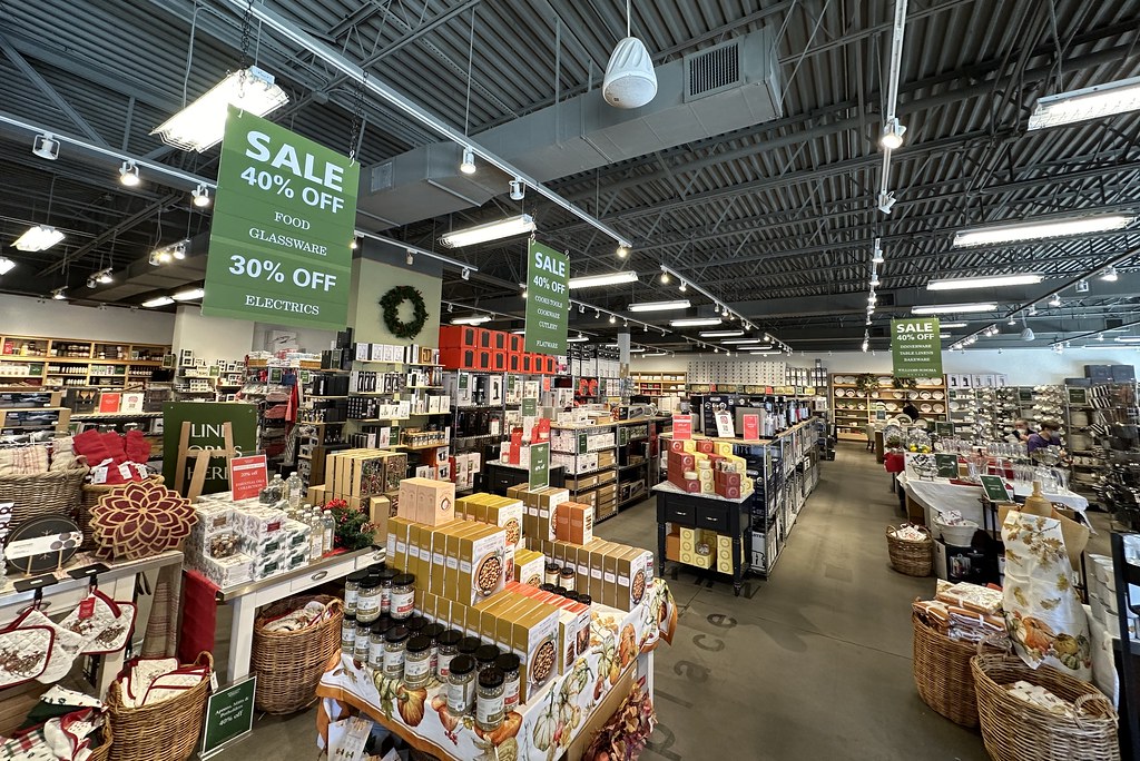 Williams Sonoma outlet. Our favorite, since the Ala Moana … Flickr