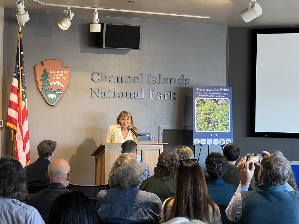 Wendy Motta speaking at Santa Cruz Island plant delisting … Flickr
