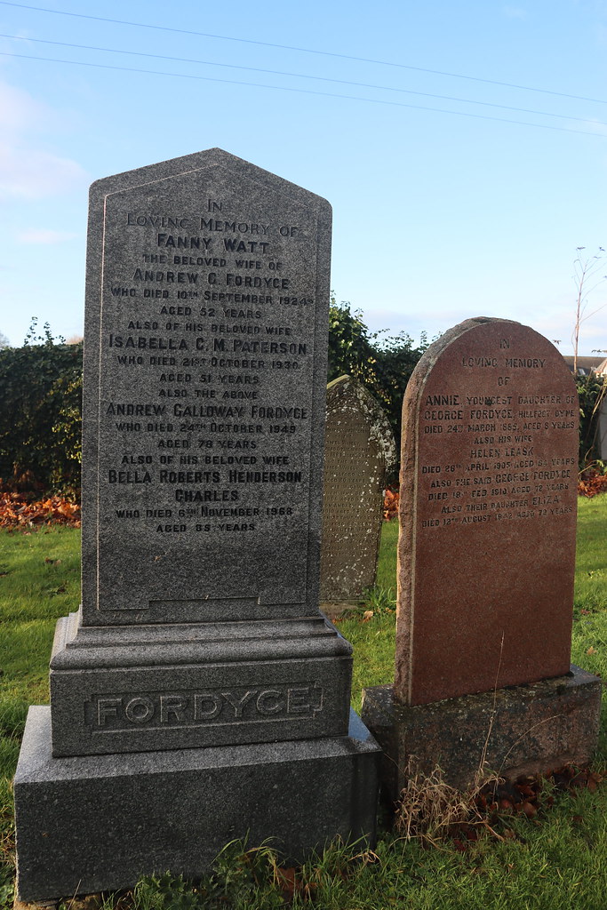 Kirkton of Oyne Cemetery_nov 23_22470 Alan Longmuir. Flickr