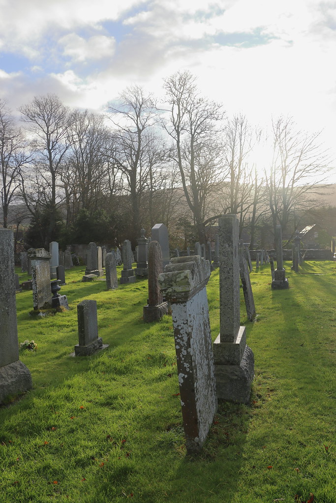 Kirkton of Oyne Cemetery_nov 23_22473 Alan Longmuir. Flickr