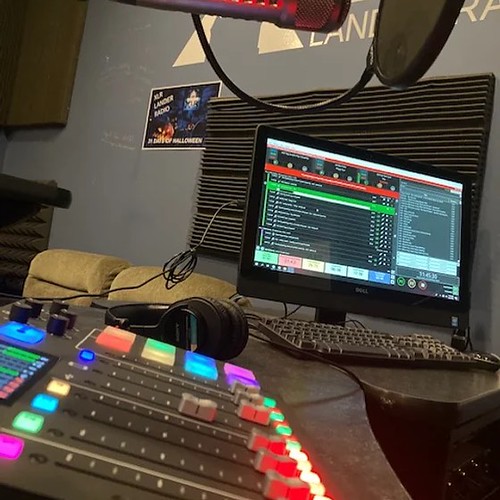 379401668_18090677818367784_6559224224686600643_n XLR Lander Radio