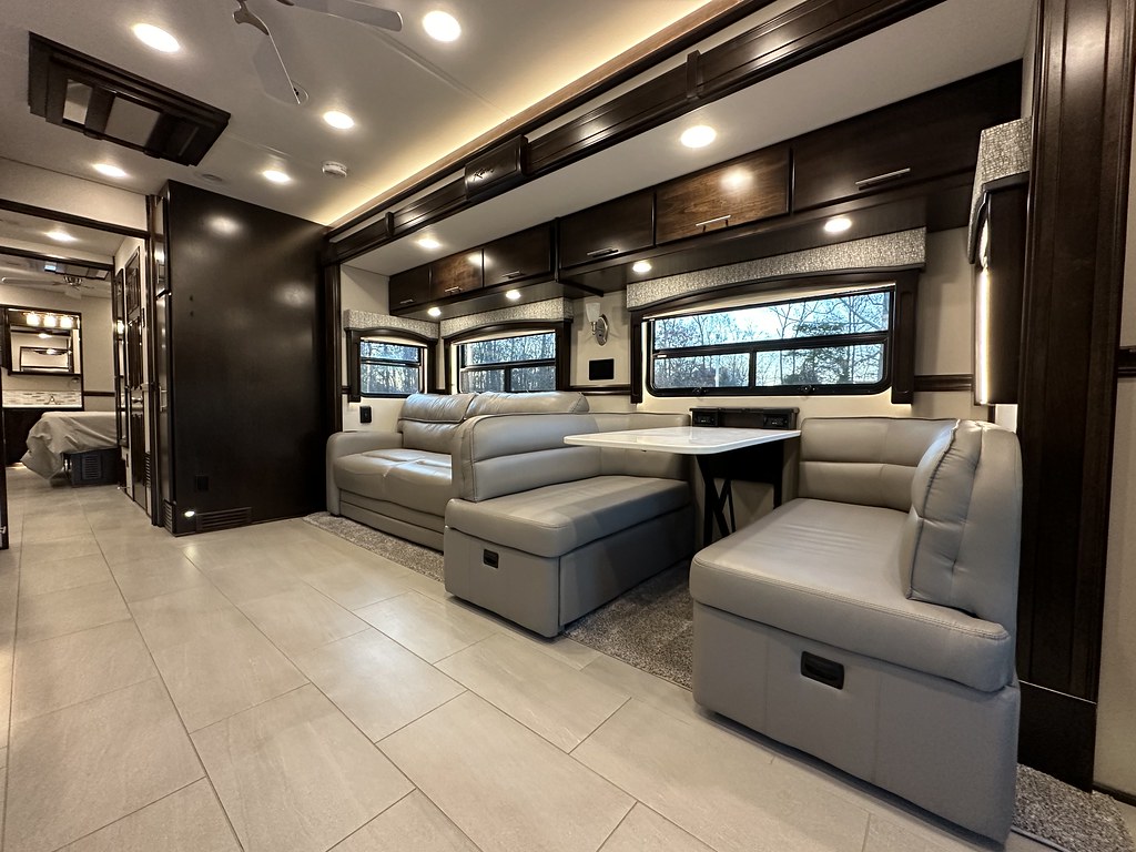 2023 Renegade Classic 45CBF 600HP Triple Slide Bunks Sleep… Flickr