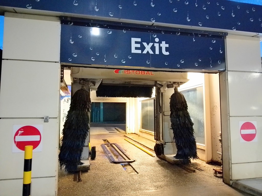 BP car wash, Southgate Istobal m'start with black and blue… Flickr