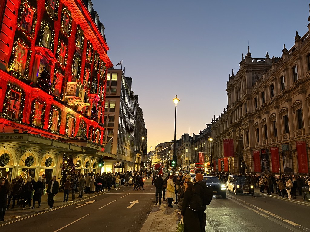 Piccadilly, London Including me, there were many many peop… Flickr