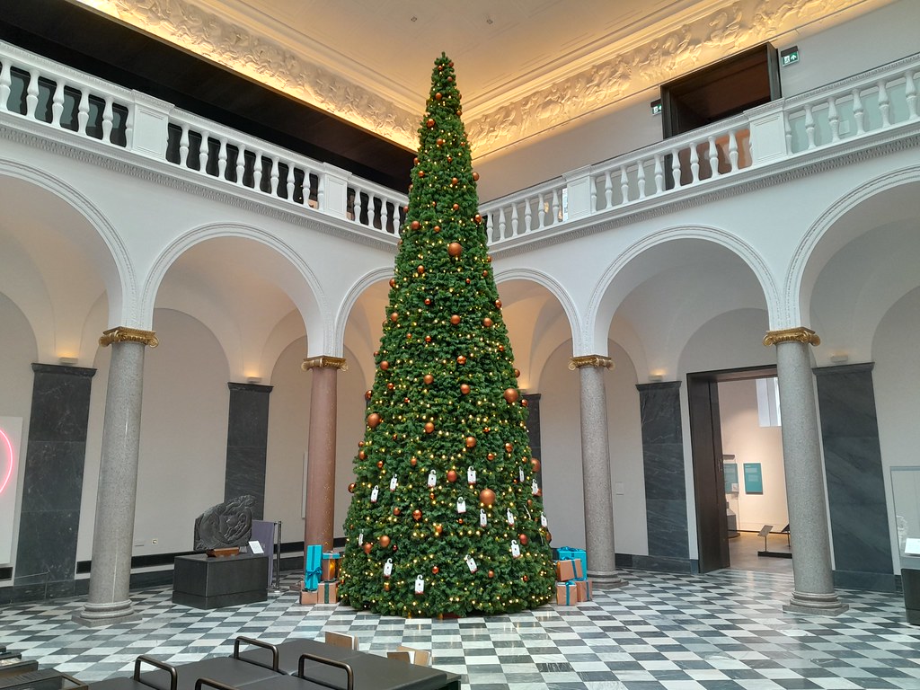 Christmas Tree, Aberdeen Art Gallery, Aberdeen, Nov 2023 Flickr