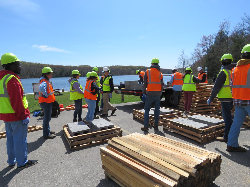 Building a Porcupine Crib IMG_2954 Porcupine Cribs provide… Flickr