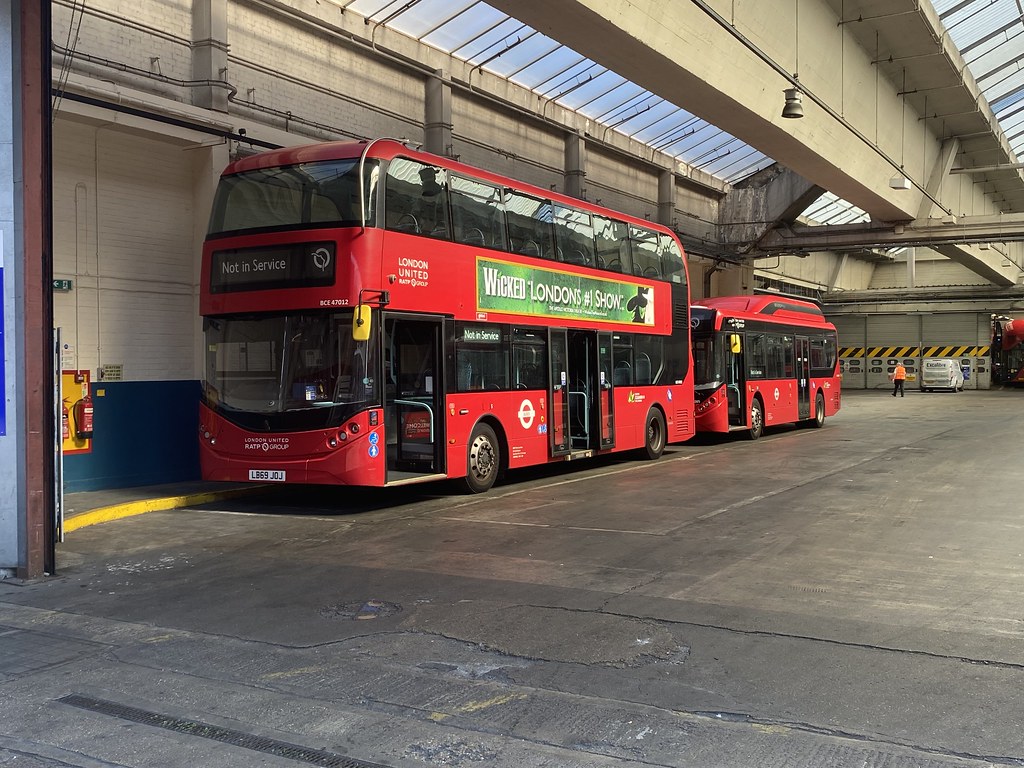 Shepherd’s Bush Bus Garage, London, 15/09/23 Les Eddy Flickr