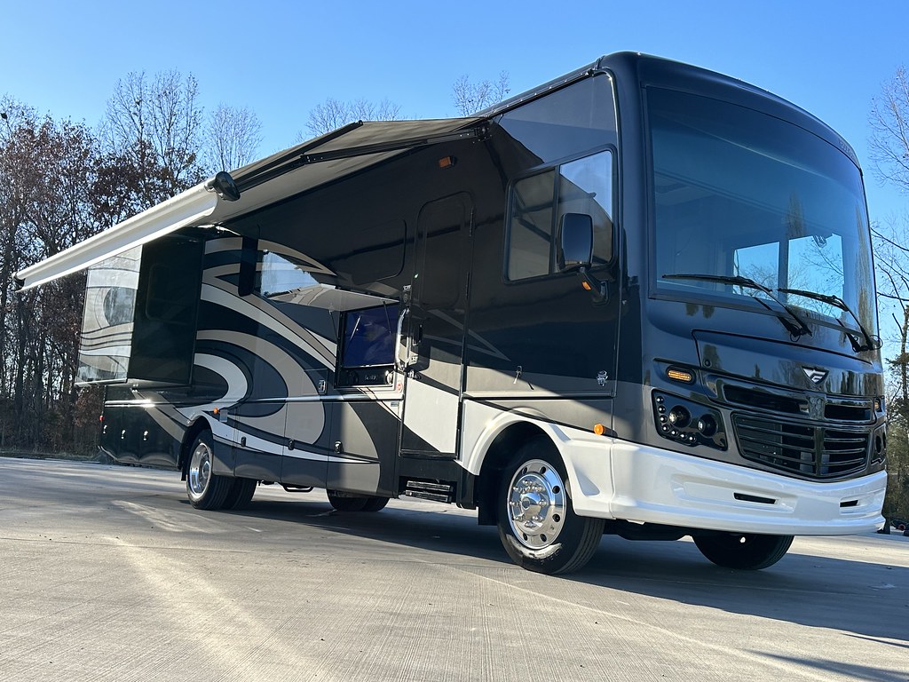 2019 Fleetwood Bounder 35K Class A Gas Motorhome Two Slide… Flickr