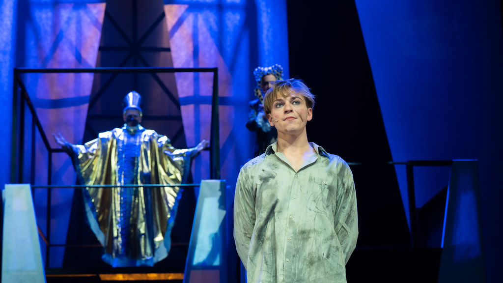 VÄRSKE Prints ja kerjus Lavastus Ugala Teater