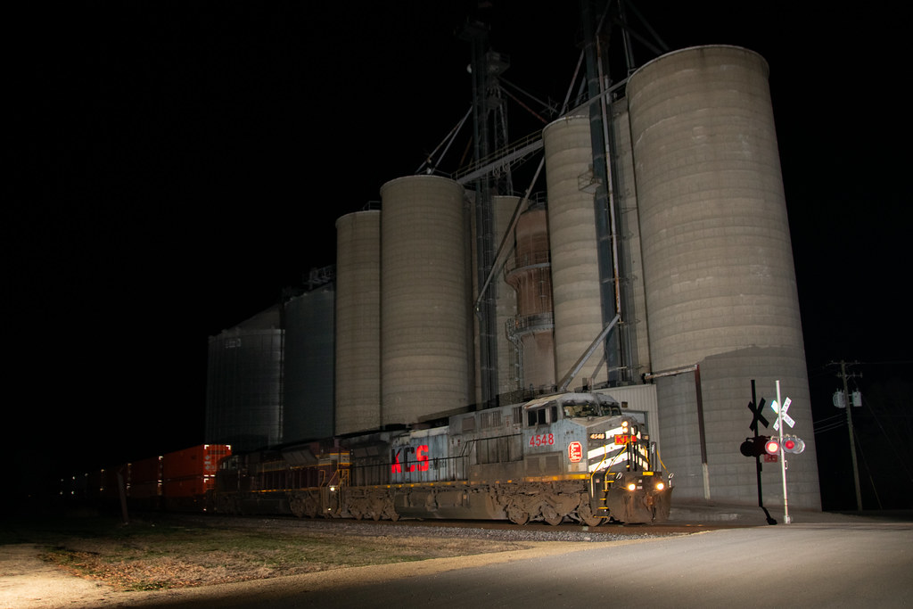 Stillman Valley KCSM AC4400CW 4548 leads CPKC 181 East thr… Flickr