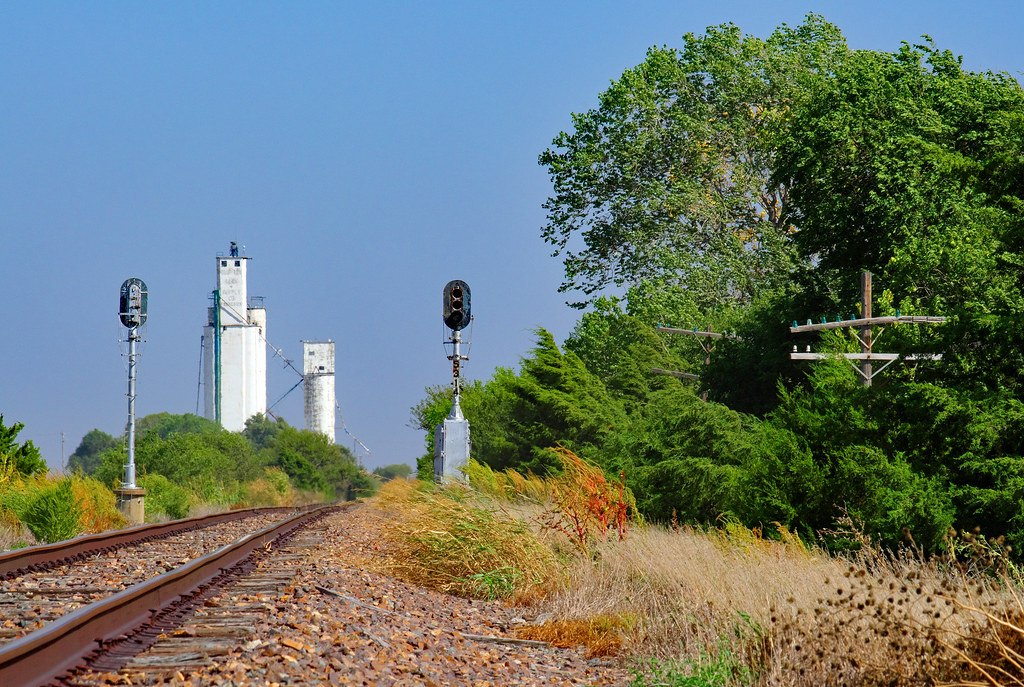 K&O MoPac signals and elevator, Frederick, Kansas_ Flickr