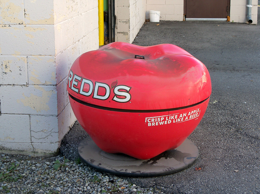 OH Bellefontaine Apple Big apple in Bellefontaine, Ohio.… Flickr