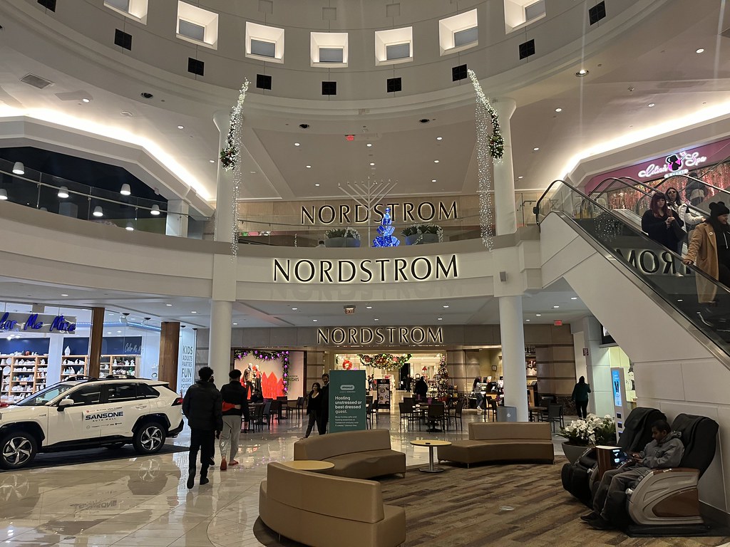 Menlo Park Mall in Edison NJ Conor GuinnBailey Flickr