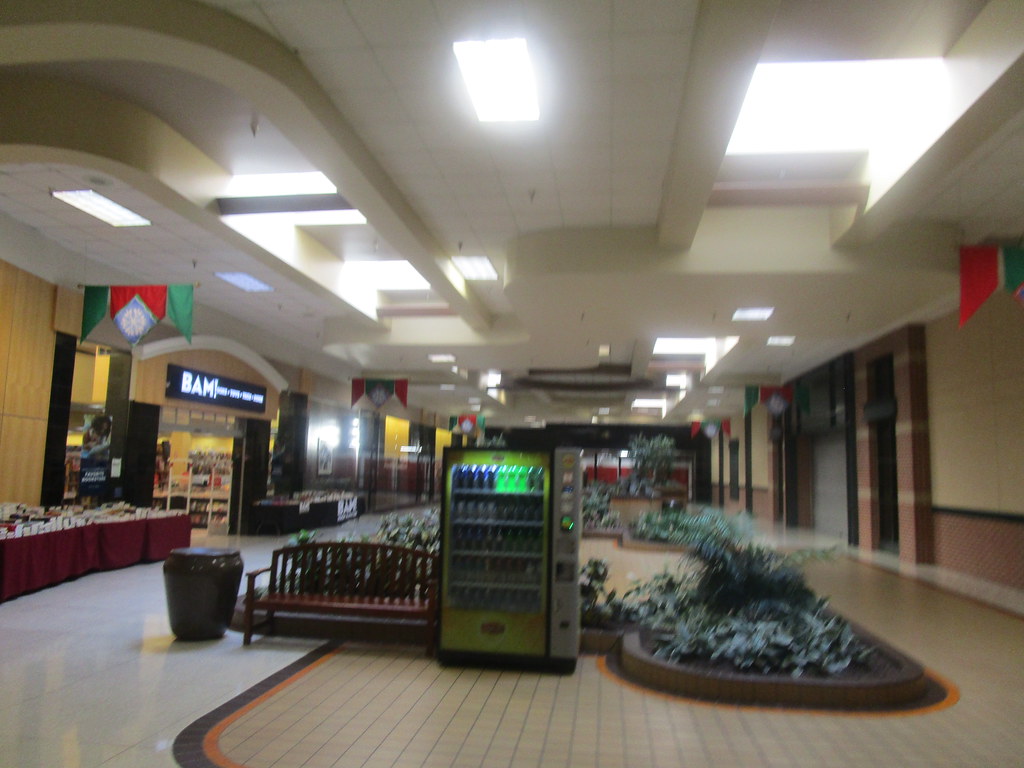 One Last Look at Mall Pennsdale (Muncy), PA. Dece… Flickr