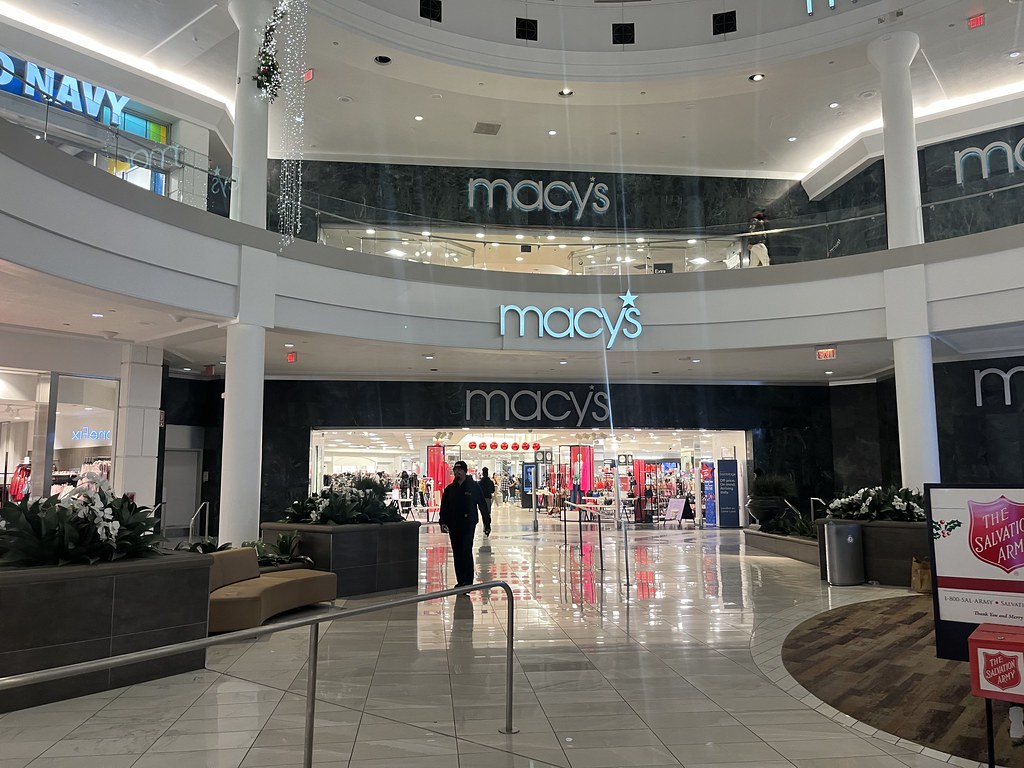 Menlo Park Mall In Edison NJ Conor GuinnBailey Flickr