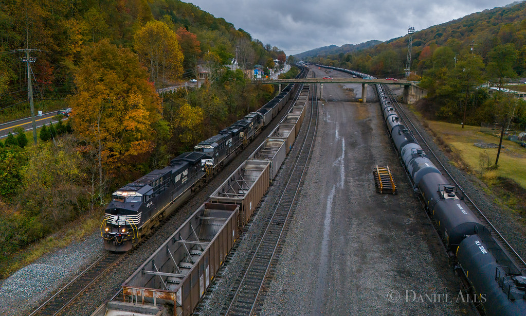 Bluefield, WV. A loaded coal train makes its way out of Bl… Flickr