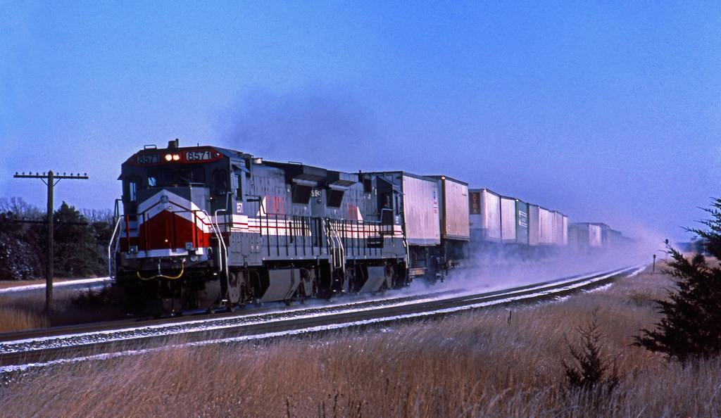 LMX 8571 West train 19, near Becker, MN; Nov 28, 1990_ Flickr