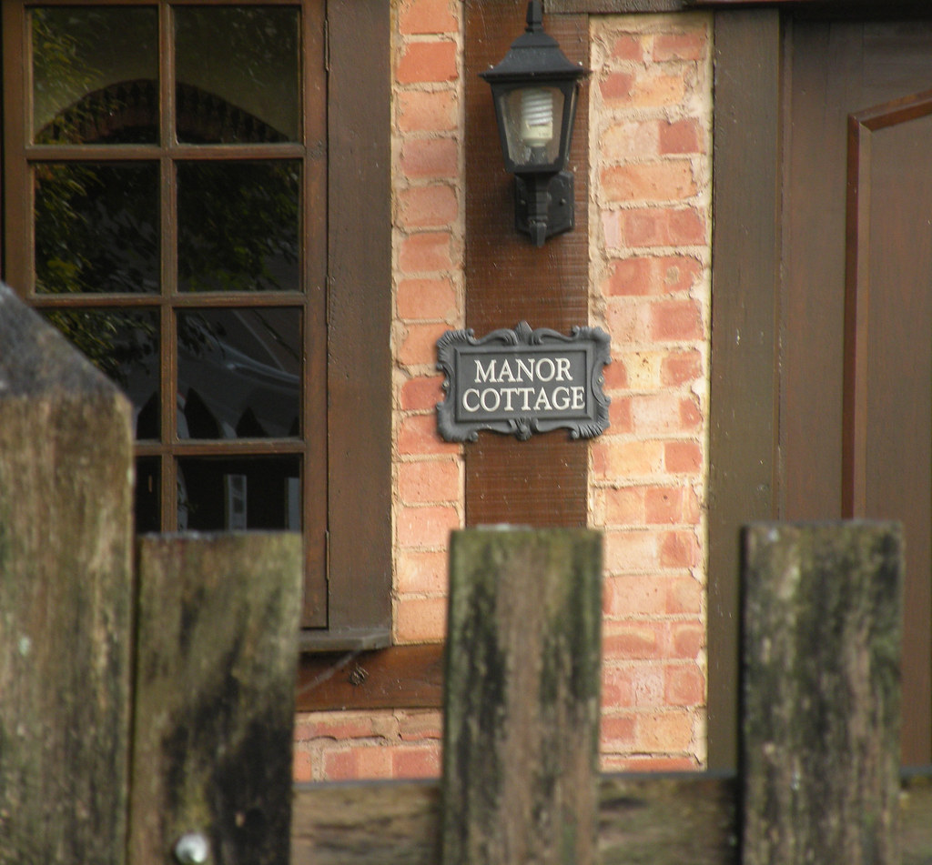Manor Cottage. Clifford Chambers. 06 12 2023. geronithebus1 Flickr