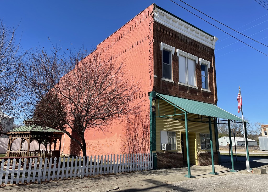 Commercial Building (Sumner, Illinois) Sumner, Illinois is… Flickr