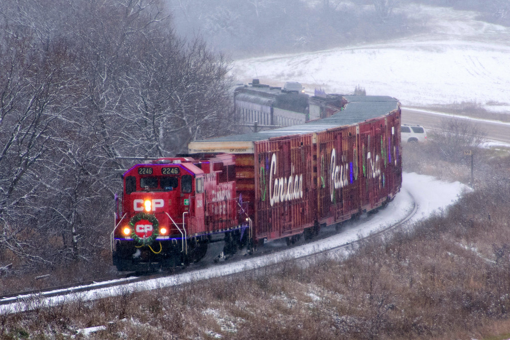 Leaf River CP GP20CECO 2246 leads the 2023 CPKC Holiday T… Flickr