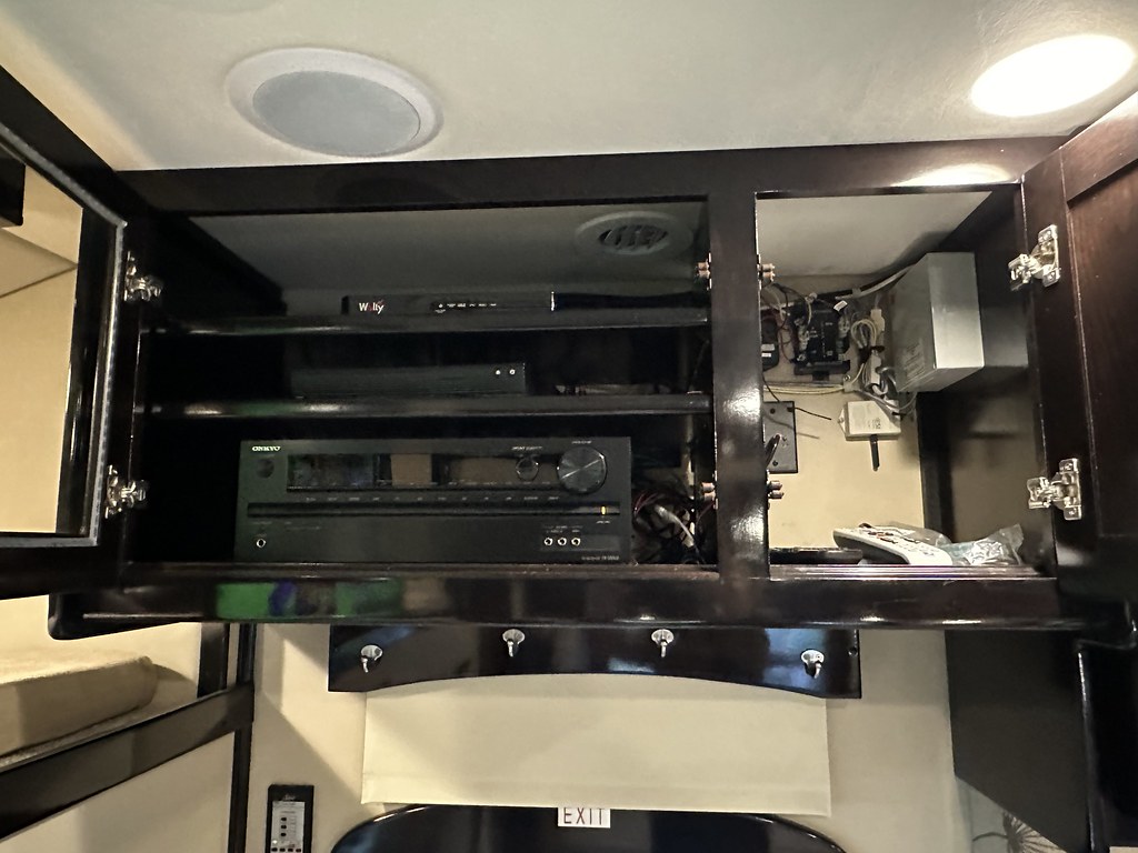 2016 Renegade Classic 45’ Triple Slide 525HP Cummins Low M… Flickr