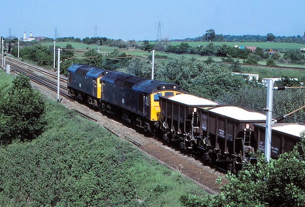 25269 & 282 Acton Grange Jn 080684 (8F21) 25269 & 282 (bot… Flickr