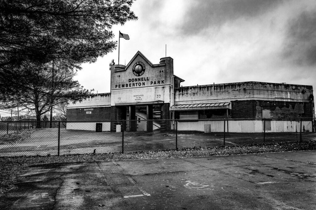 Pemberton Park, Youngstown Ohio. M E Ballard Flickr