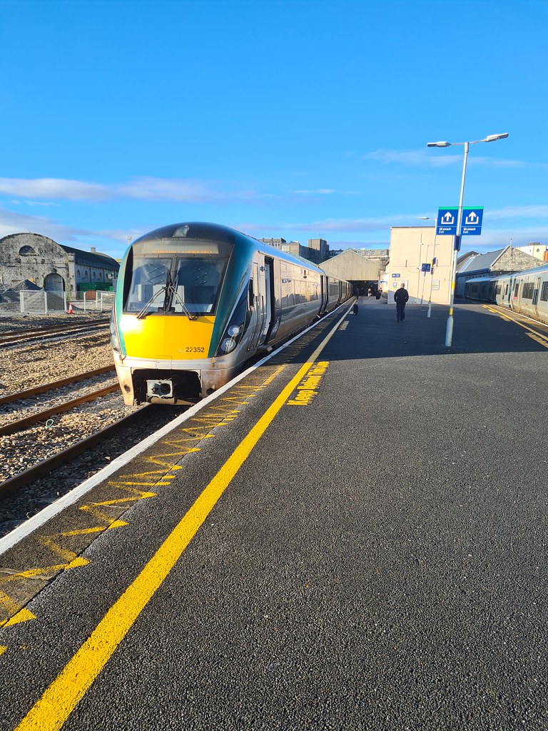 22352 Galway Ceannt Station 13Dec2023 1305 Galway to Du… Flickr