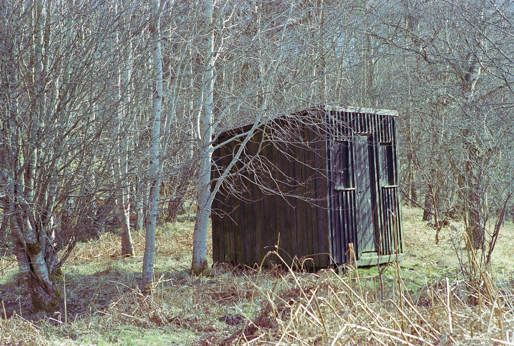Fishing Hut, River Spey, Auckernack Kodak Portra 400, Niko… Flickr