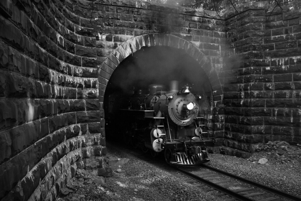 White Haven Tunnel RBMN 425 emerges from White Haven Tunne… Flickr