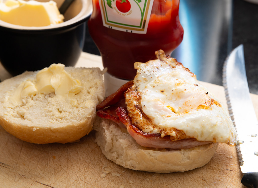 _DSC01963 Making a bacon & egg butty to help cure my hang… Flickr