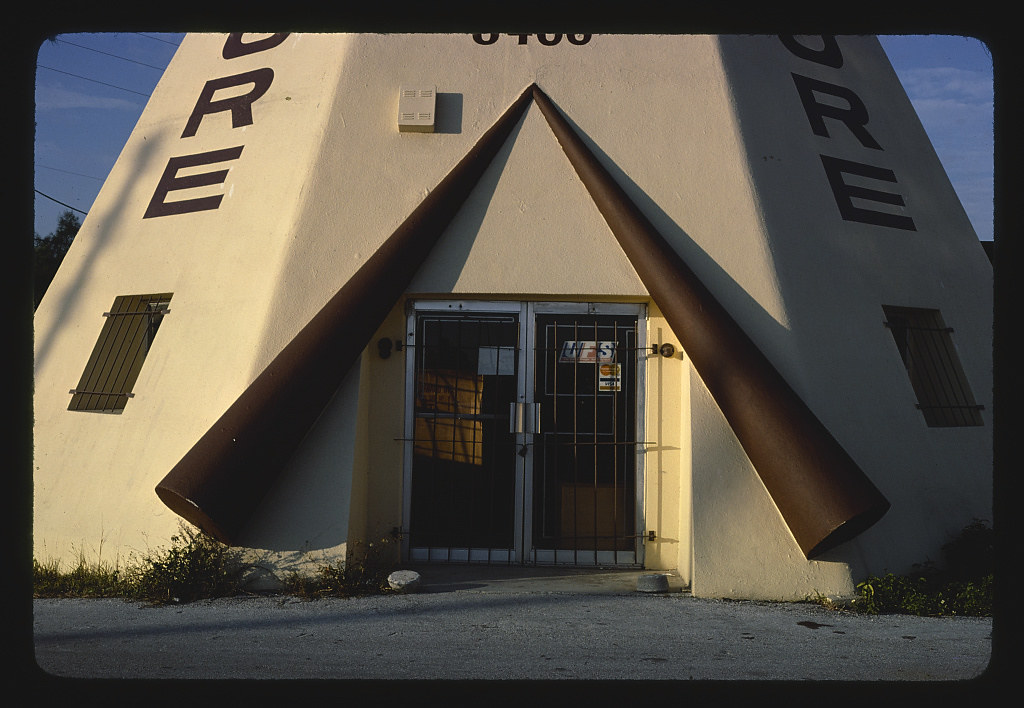 United Furniture Sales teepee, Pinellas Park, Florida (LOC… Flickr