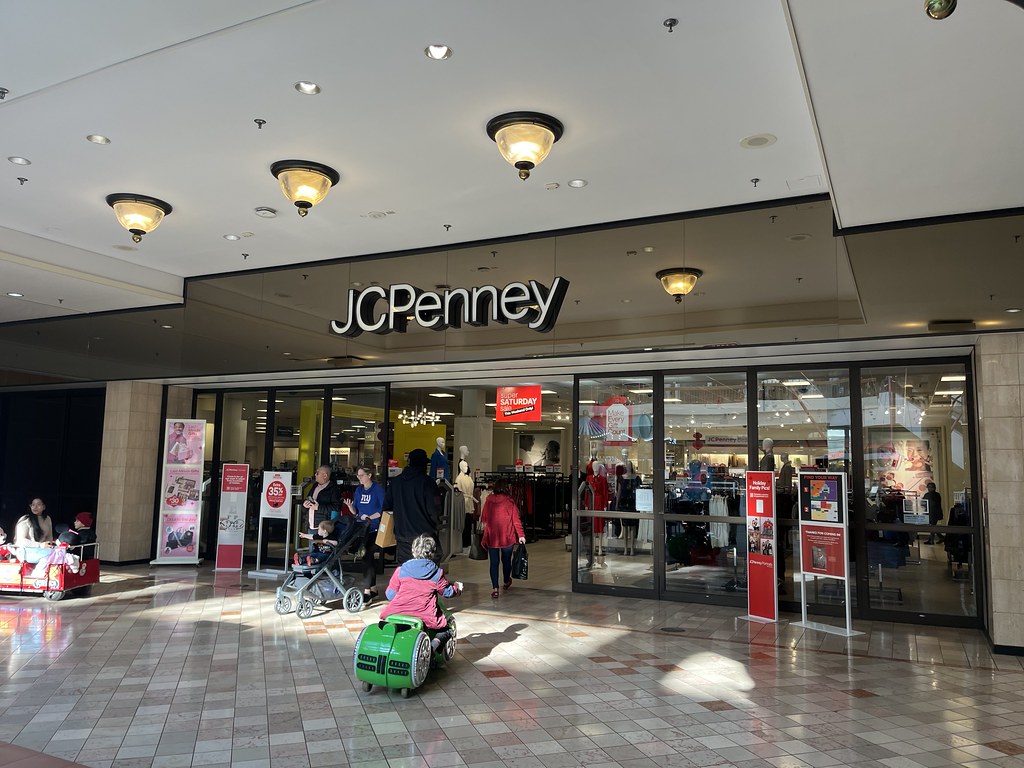 Woodbridge Mall in Woodbridge NJ Conor GuinnBailey Flickr