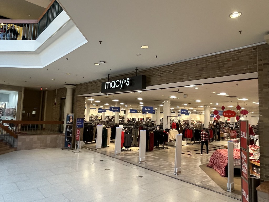 Woodbridge Mall in Woodbridge NJ Conor GuinnBailey Flickr