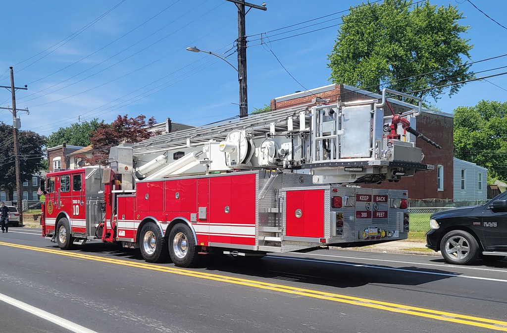Upper Chichester PA Fire Department Tower 10 1997 Seagra… Flickr