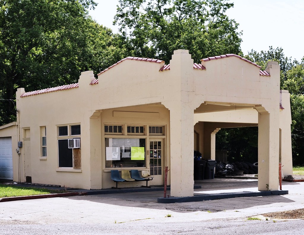 Jeanerette, Louisiana 1930s Mission style Sinclair Gas Sta… Flickr