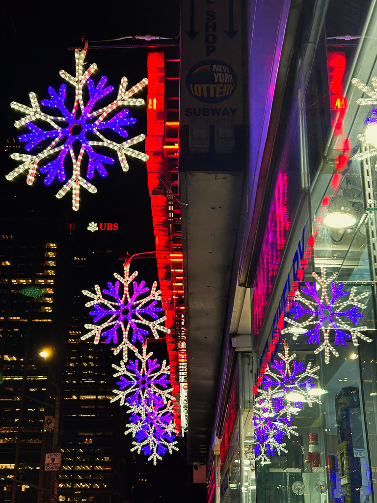 Holiday Decor Midtown, Manhattan Julia O Flickr