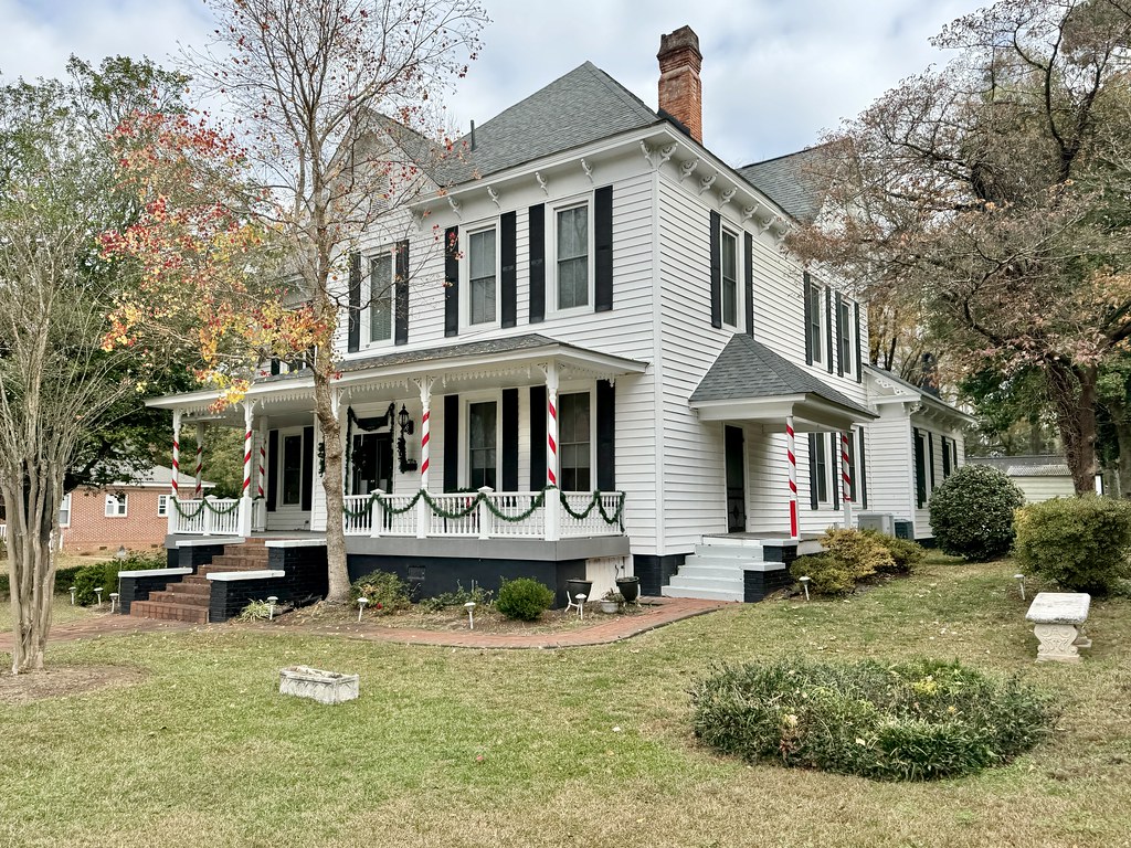 Dr. E. C. Jones House, Calhoun Street and Harper Street, N… Flickr