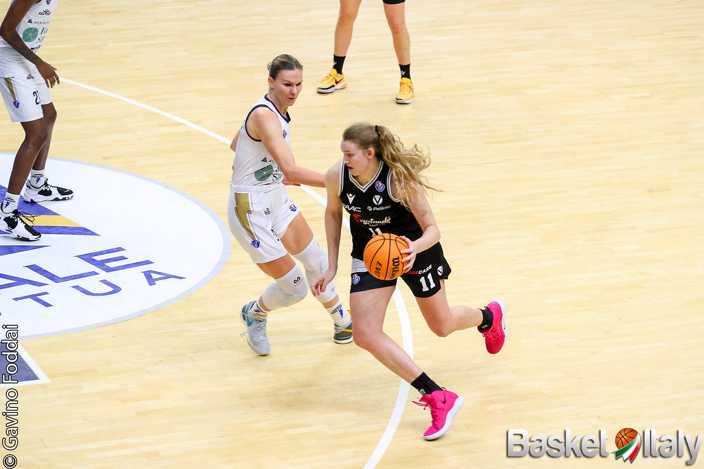 Lauren Cox, Virtus Bologna Women BasketItaly Puntoit Flickr