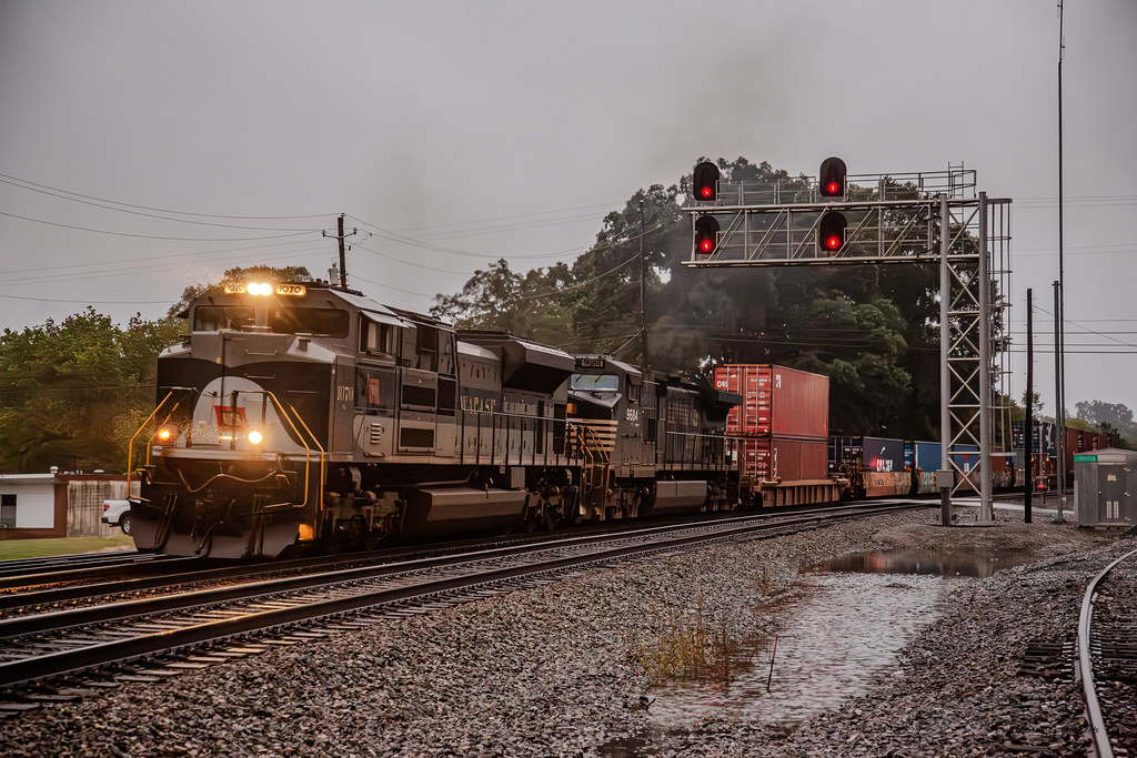 Cohutta NS 1070 Wabash leads 23N at Cohutta, GA. bail_off Flickr