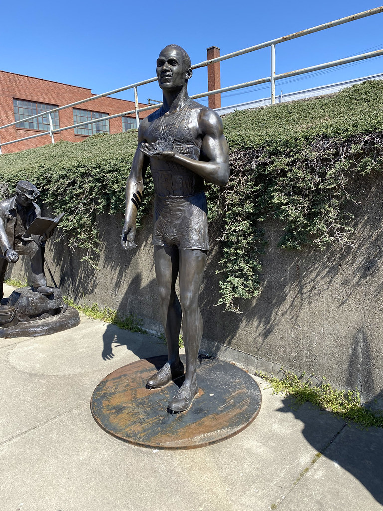 OH Zanesville Sculpture 23 Sculpture in Zanesville, Ohio… Flickr