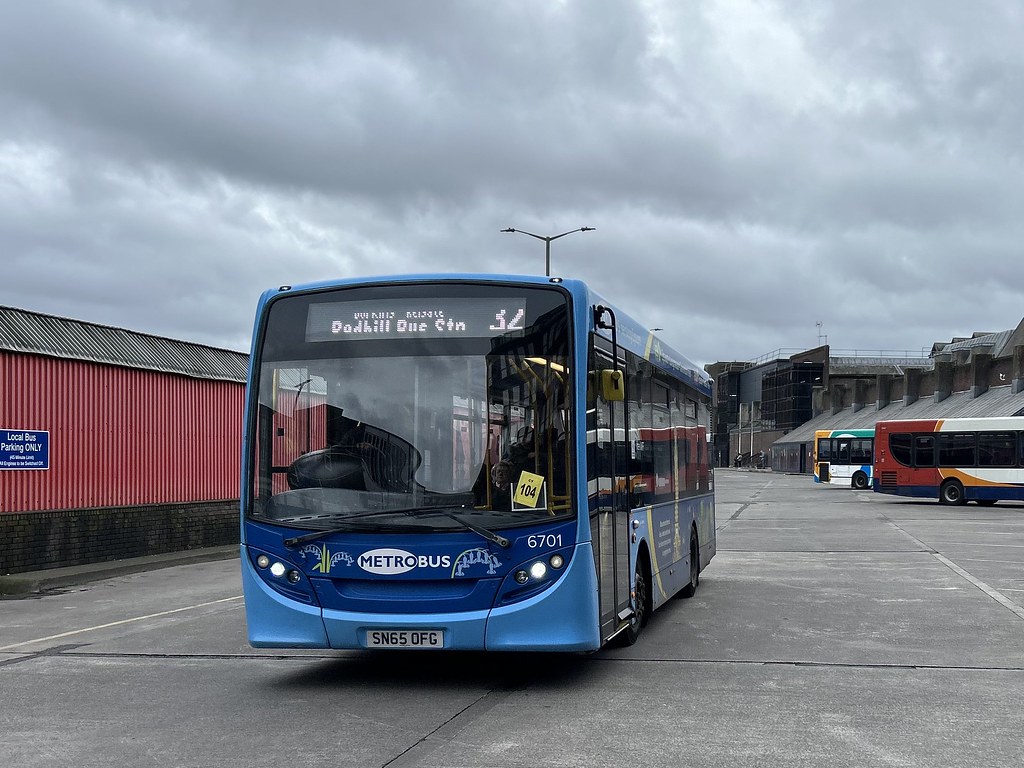 6701 SN65OFG Guildford Bus Station, Guildford. Route 32. Chris