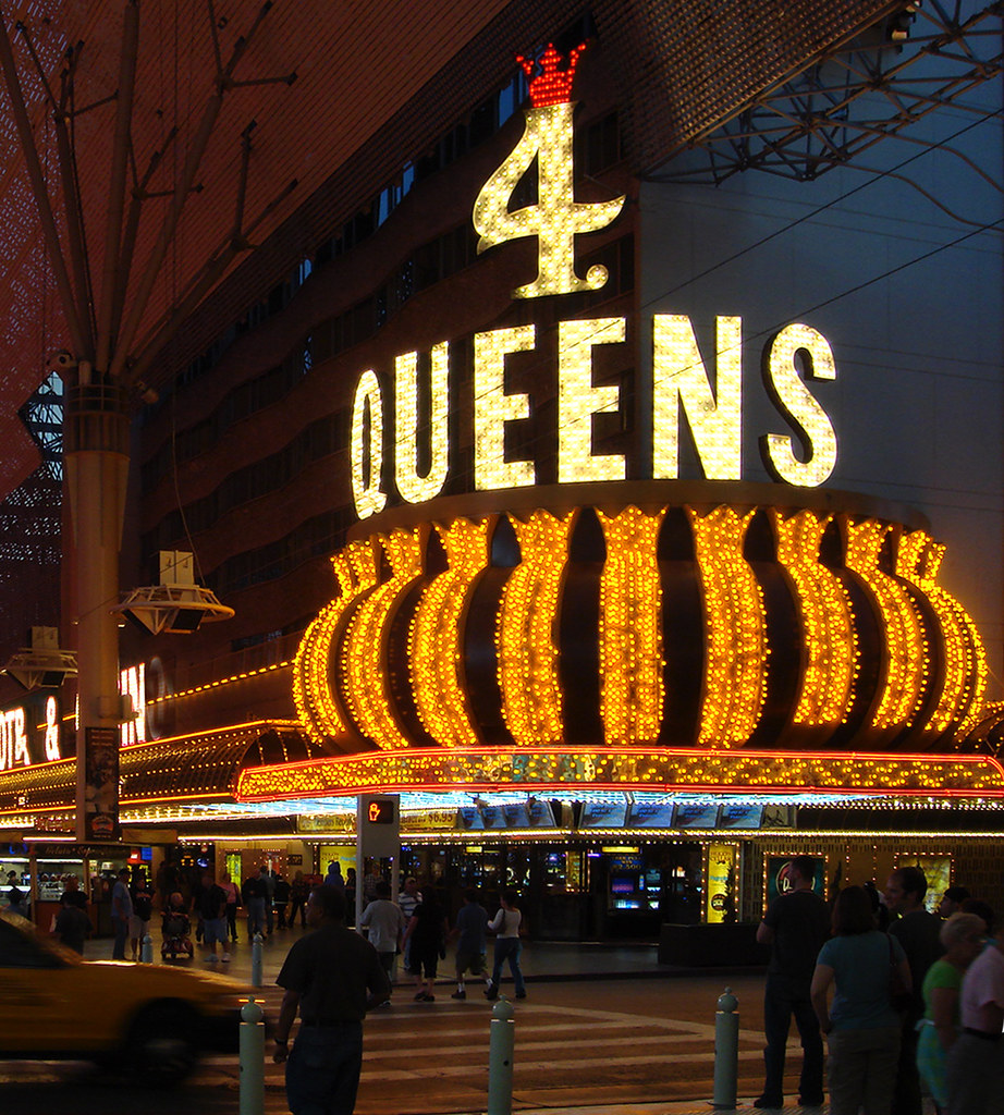 Christmas lights all year round it seems ;) Pit Spielmann