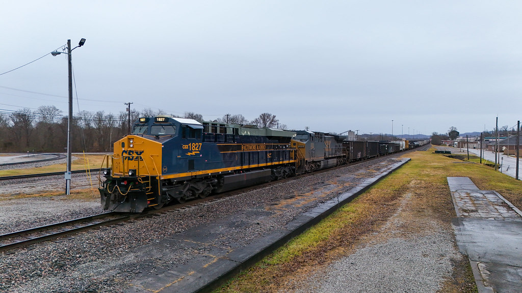Christmas In Corbin CSX 1827, the B&O Heritage Unit, spend… Flickr