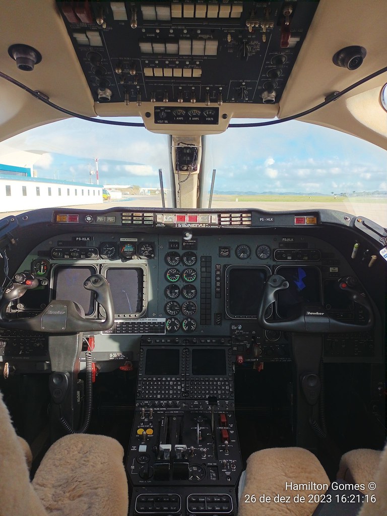 Cockpit Hawker 400XP (PSHLK) Hamilton Gomes CPV Flickr